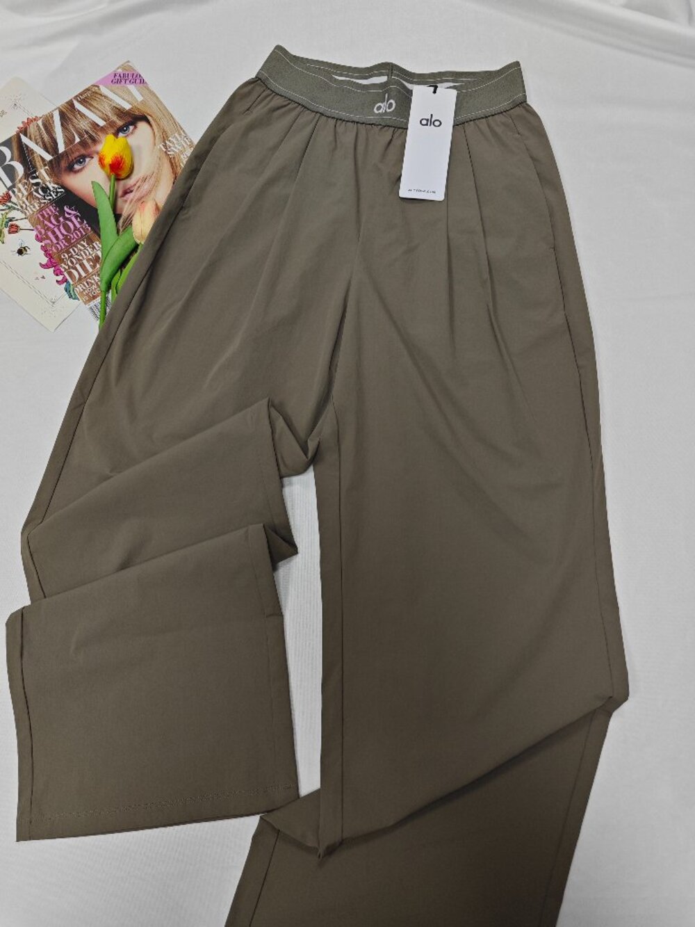 NWT Olive 🍃ALO Yoga Suit Up Pants Regular | Elevated Everyday Style✨